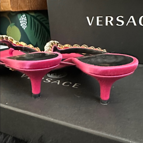 Versace NEW WITH BOX Pink Patent Rhinestone Kitten Heel Sandals (Size 37.5 EU) - Picture 6 of 6